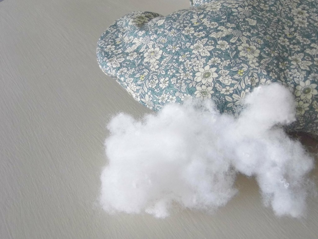 making a cloud shaped cushion