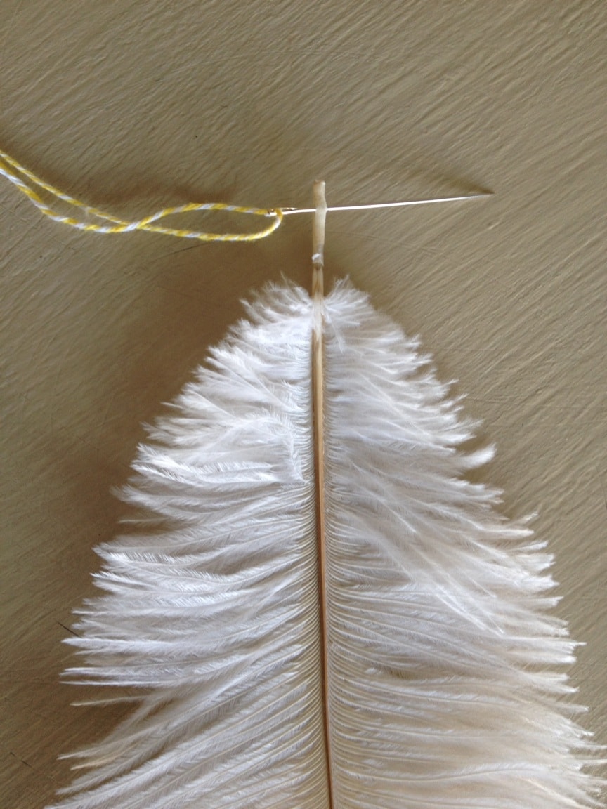 thow to make a feather garland