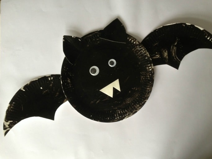 how to make paper plate bats