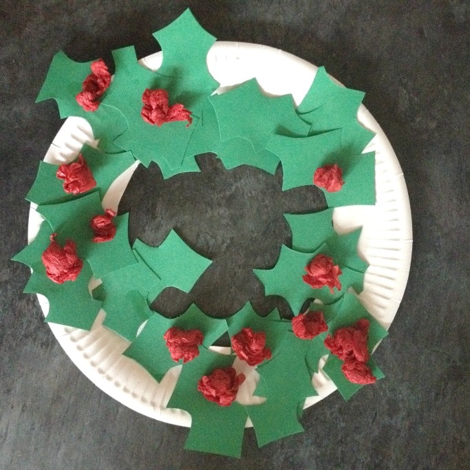 holly paper plate christmas wreath